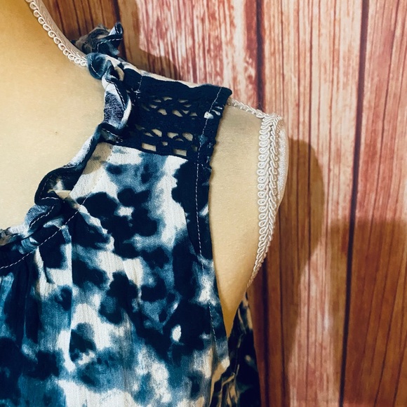 Women’s Medium Tank Top Bobeau Blue Tie Dye V Neck Ruffle Tie Tassel Textured - Picture 4 of 13